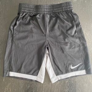Nike mesh athletic shorts - size M